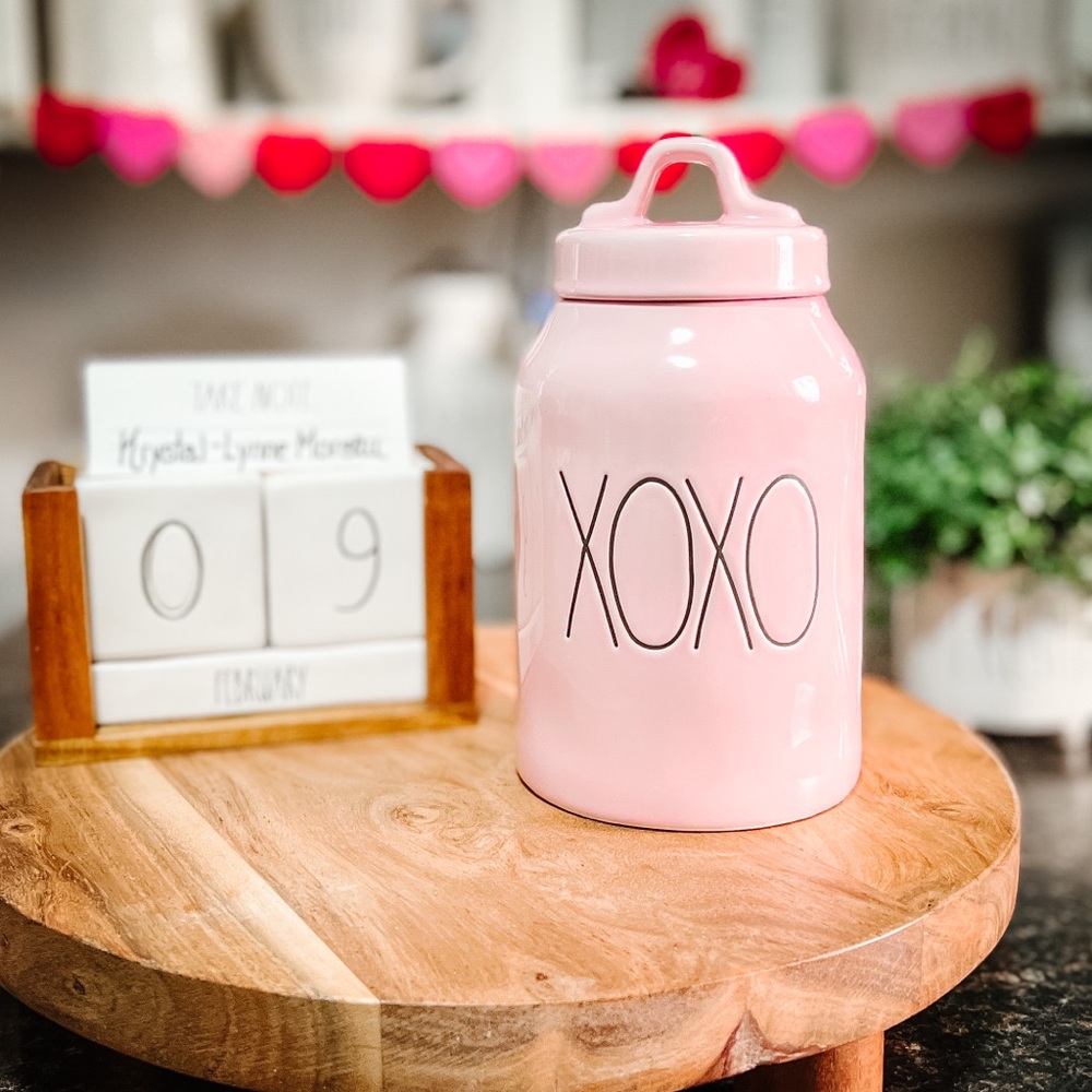 !BRAND NEW! Rae Dunn XOXO Canister